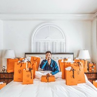 Konsep konten Instagram Alex berawal dari kebiasaannya yang tukang tidur dan kerap kali jadi bahan lelucon. Teman dan keluargaku suka bercanda kalau aku bisa tidur siang di manapun dan kapanpun, jelasnya. Foto: Instagram/@followthenap