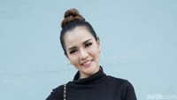 Anggia Chan sempat disebut sebagai kekasih settingan Vicky Prasetyo. Pool/Palevi S/detikFoto.