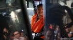 Berompi Tahanan, Iwa Karniwa Diperiksa Terkait Suap Meikarta