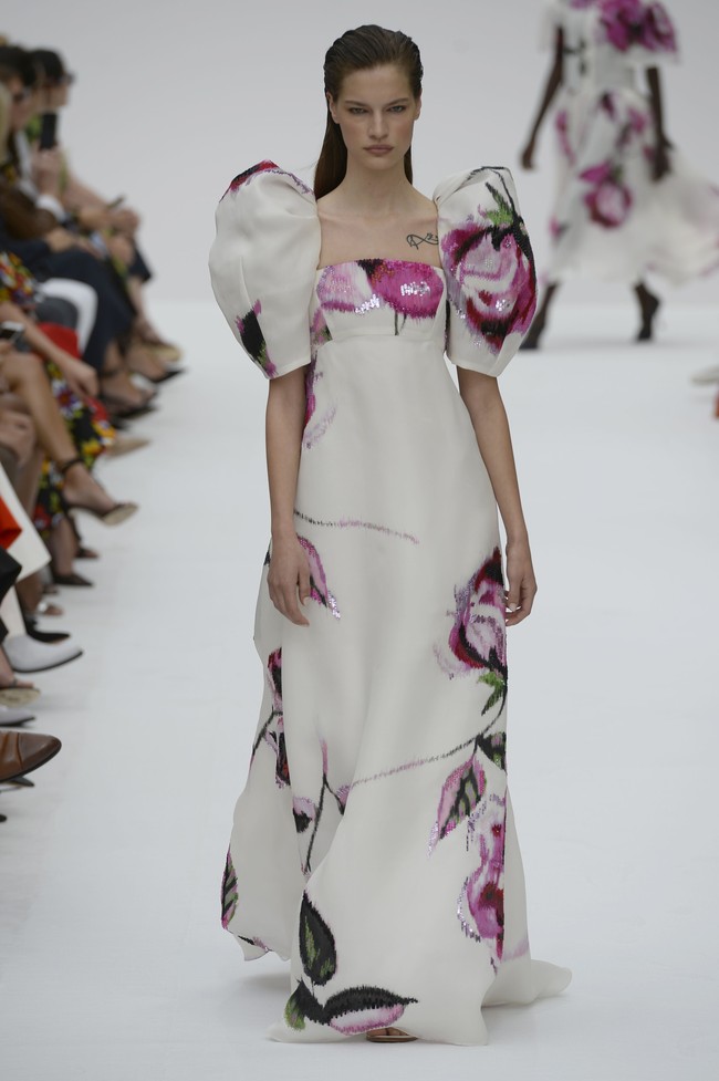 Fashion show koleksi busana terbaru Carolina Herera yang diperagakan di New York Fashion Week Spring 2020, Garden of the Battery, New York. Senin (9/9/2019). Photo by Fernanda Calfat/Getty Images