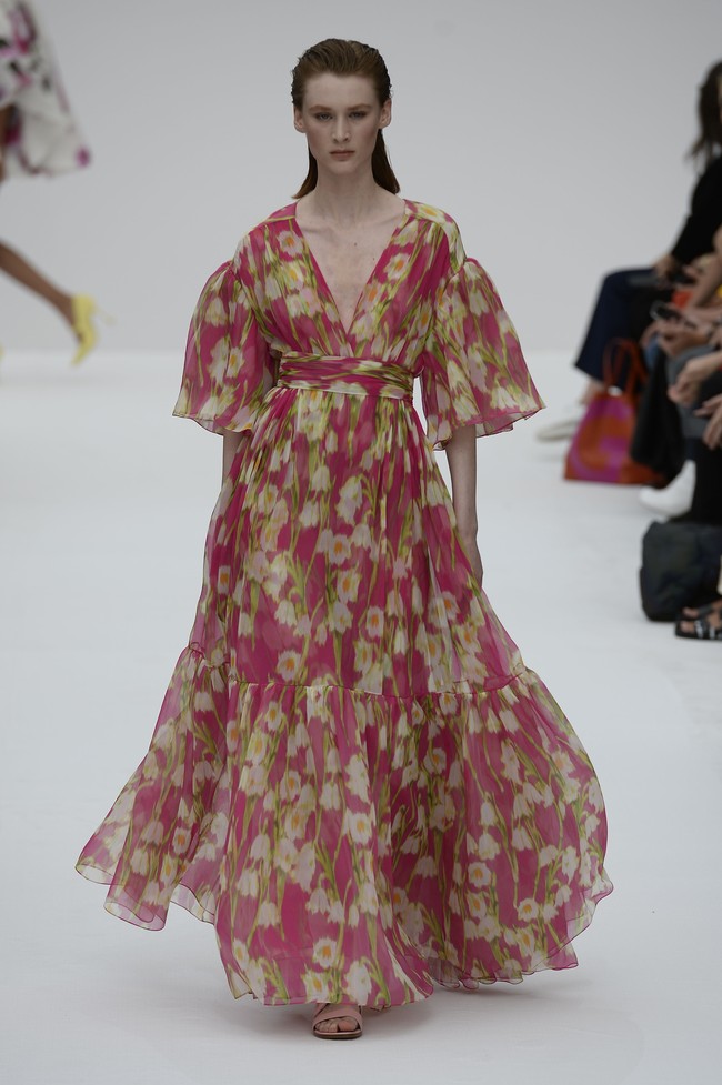 Fashion show koleksi busana terbaru Carolina Herera yang diperagakan di New York Fashion Week Spring 2020, Garden of the Battery, New York. Senin (9/9/2019). Photo by Fernanda Calfat/Getty Images