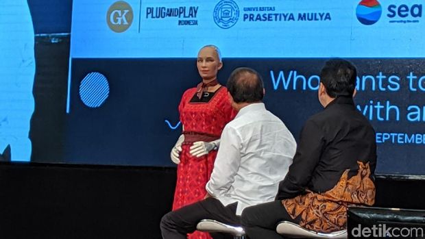 Robot Sophia Diajak Kencan Oleh Menkominfo