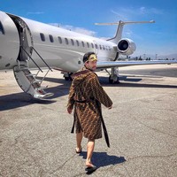 Aku dibayar beberapa ratus juta untuk tidur. Kadang aku bayar sendiri kalau mau bikin konten yang hebat, tapi terkadang mereka memberikannya gratis, dan kadang aku dapat kompensasi dari itu, pungkasnya. Foto: Instagram/@followthenap