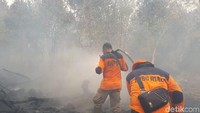 Pasukan gabungan diterjunkan ke lokasi langsung dengan bantuan helikopter superpuma milik TNI AU.