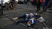 Sosialisasi itu untuk meningkatkan kesadaran masyarakat dalam menaati peraturan lalu lintas.