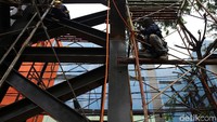 Revitalisasi JPO yang roboh 3 tahun lalu ini ditargetkan selesai pada akhir tahun 2019 ini.