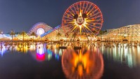 1. Disneyland, Anaheim, California. Per bulannya, tempat wisata ini mendapatkan 1,7 juta pencarian di Google. (Foto: Dok. FrozenShutter/iStock)