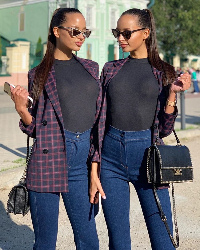 Tak hanya itu, kembar asal Rusia ini juga sering berbagi foto mereka yang tampil dalam balutan busana stylish karya desainer ternama. (Foto: Instagram)