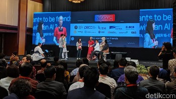 Awalnya, Rudiantara menanyakan apakah Sophia mengetahui sedang berada di mana. Robot hasil karya Hanson Robotics, perusahaan teknologi di Hong Kong pun menanggapinya bahwa ia sedang di Jakarta dengan mencoba berdialog dengan para peserta acara. Foto: (Agus Tri Haryanto/detikInet)