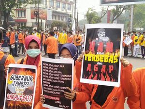 Mahasiswa di Jambi Tuntut Jokowi Copot Pejabat Tak Becus Tangani Karhutla
