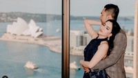 Sally Adelia mengunggah foto mesranya bersama sang kekasih saat berlibur di Sydney, Australia belum lama ini. Foto: Dok. Instagram/sallyadelia