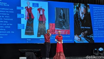 Kehadiran Sophia jadi daya tarik di gelaran Youth Dialogue 2019 yang diglar di Jakarta. Ia berbincang dengan Menkominfo Rudiantara. Foto: Agus Tri Haryanto/inet