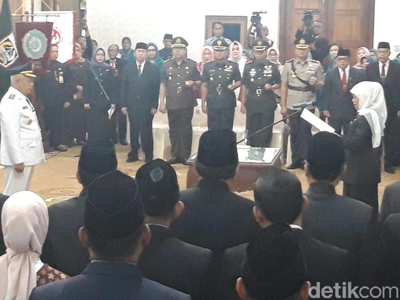 Sanusi Dilantik Jadi Bupati Malang, Rendra Diberhentikan Tidak Hormat Sanusi Dilantik Jadi Bupati Malang, Rendra Diberhentikan Tidak Hormat