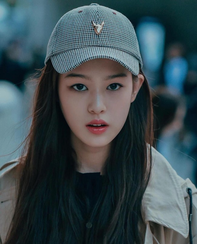 Ketika itu, ia pun mulai dikenal sebagai model yang mirip Sulli. Apalagi Sulli juga dikenal sering tampil tanpa mengenakan bra. Foto: Instagram @sungmin_h_01