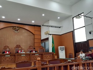 Jaksa Agung Tak Hadir, Sidang Gugatan Kivlan Zen soal Pam Swakarsa Ditunda