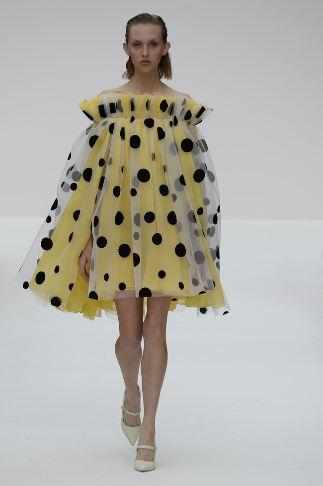 Fashion show koleksi busana terbaru Carolina Herera yang diperagakan di New York Fashion Week Spring 2020, Garden of the Battery, New York. Senin (9/9/2019). Photo by Fernanda Calfat/Getty Images