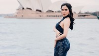 Dikabarkan dirinya tengah melakukan sesi foto untuk prewedding. Foto: Dok. Instagram/sallyadelia