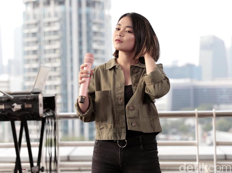 Lebih Dekat dengan Regina Poetiray, Pengganti Momo di Geisha