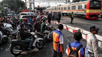 Sosialisasi ini juga melibatkan Dinas Perhubungan dan kepolisian.