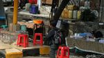 Parah! Halte Bus di Tanah Abang Jadi Warung Makan
