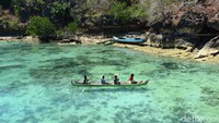 Kepulauan Seribu ialah destinasi yang letaknya ada di perairan Teluk Jakarta. Kepulauan ini membentang di atas 100 km dan punya luas kurang lebih 10.00 ha lebih. Sudah tercatat 100 pulau lebih terdapat di sana, yang terbentuk dari pulau besar serta kecil. Ari Saputra/detikcom  