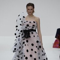 Fashion show koleksi busana terbaru Carolina Herera yang diperagakan di New York Fashion Week Spring 2020, Garden of the Battery, New York. Senin (9/9/2019). Photo by Fernanda Calfat/Getty Images