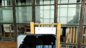 Kamu bisa mengatur seberapa bokeh foto yang ingin kamu ambil. Ada stiker lucu juga untuk mewarnai fotomu lebih ceria selalu. (Foto: detikINET/Aisyah Kamaliah)