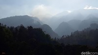 Sementara itu, saat ini tengah berlangsung rapat koordinasi penanganan kebakaran Gunung Merbabu, di basecamp Rempala, Desa Ngagrong.