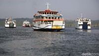 Pelabuhan Ferry Karianggau  merupakan pelabuhan yang terletak di Teluk Balikpapan, di pelabuhan ini ratusan kapal ferry akan melayani penyeberangan 24 jam dengan rute salah satunya calon ibu kota baru Penajam dan rute terjauh ke Mamuju, Sulawesi Barat.