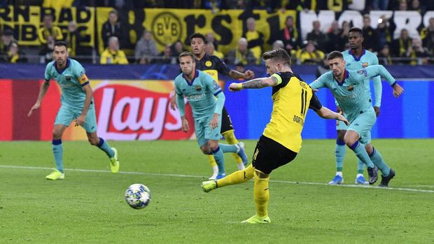 Marco Reus gagal mencetak gol dari tendangan penalti.