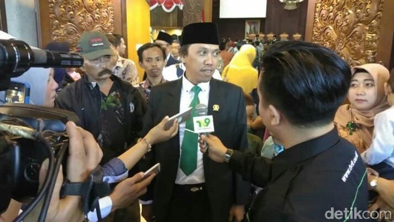 Nilai KPK Zalim, Adik Menpora Usul Presiden Terapkan Hukum Rimba Nilai KPK Zalim, Adik Menpora Usul Presiden Terapkan Hukum Rimba