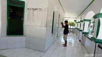 Masjid ini merupakan bukti toleransi kerukunan umat beragama di pulau paling selatan di Indonesia.