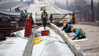 Sebagai informasi, Proyek Tol Japek II Elevated diperoleh PT Waskita Karya (Persero) Tbk pada tahun 2017 dengan nilai kontrak Rp 13,53 triliun dan ditargetkan selesai pada tahun ini.