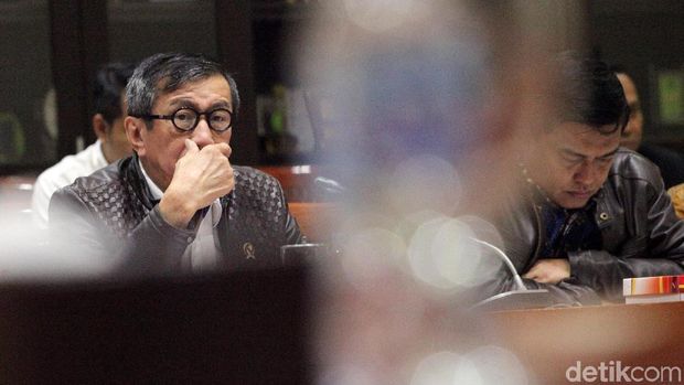 Komisi III DPR dan pemerintah, dalam hal ini Kemenkum HAM menggelar rapat kerja di kompleks parlemen, Senayan, Jakarta. Mereka menyepakati Rancangan Undang-Undang (RUU) KUHP. Rapat dihadiri oleh Menkum HAM Yasonna Laoly.