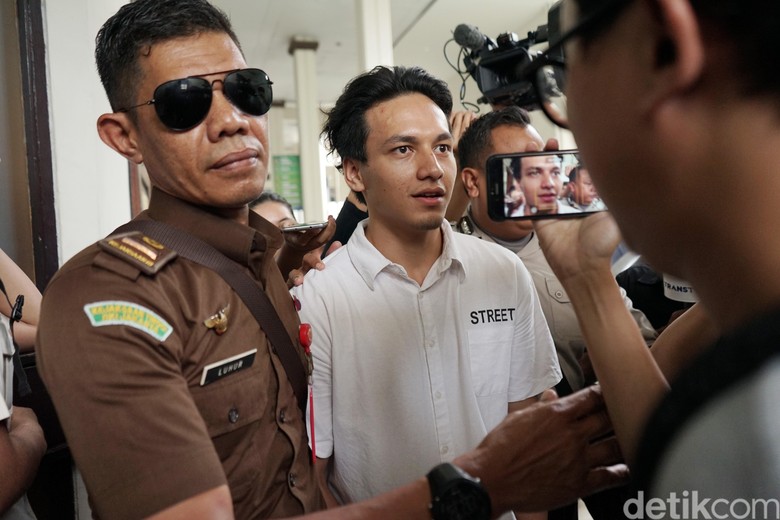Jefri Nichol Hadapi Sidang Putusan Kasus Ganja Hari Ini Jefri Nichol Hadapi Sidang Putusan Kasus Ganja Hari Ini
