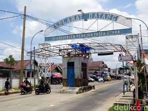 Cerita di Gerbang Masuk Pelabuhan Penajam