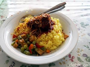 RM Papadaan: Gurih Pulen Nasi Kuning Legendaris  di Ibu Kota Baru