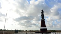 Monumen tersebut diresmikan oleh Panglima TNI Jenderal Djoko Santoso pada Agustus 2010 lampau.