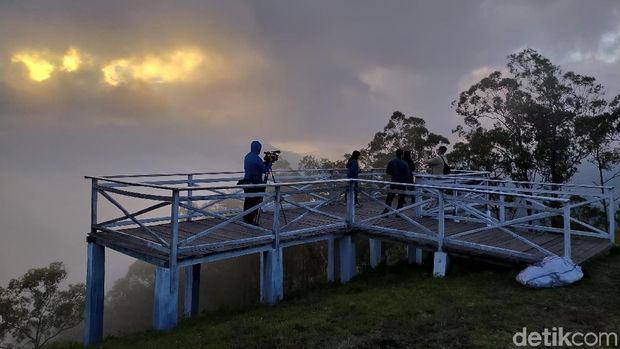 Kenalan dengan Negeri di Atas Awan Versi Bukit Wolobobo