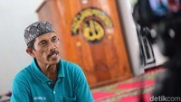 Pengurus Masjid Annur, M Ali Ismail, berkenan menerima Tim Tapal Batas detikcom untuk sekadar berbincang dan berbagi cerita dengan adanya salah satu masjid tua di Pulau Rote.