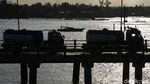 Geliat Aktivitas Pelabuhan Ferry Karianggau - Penajam