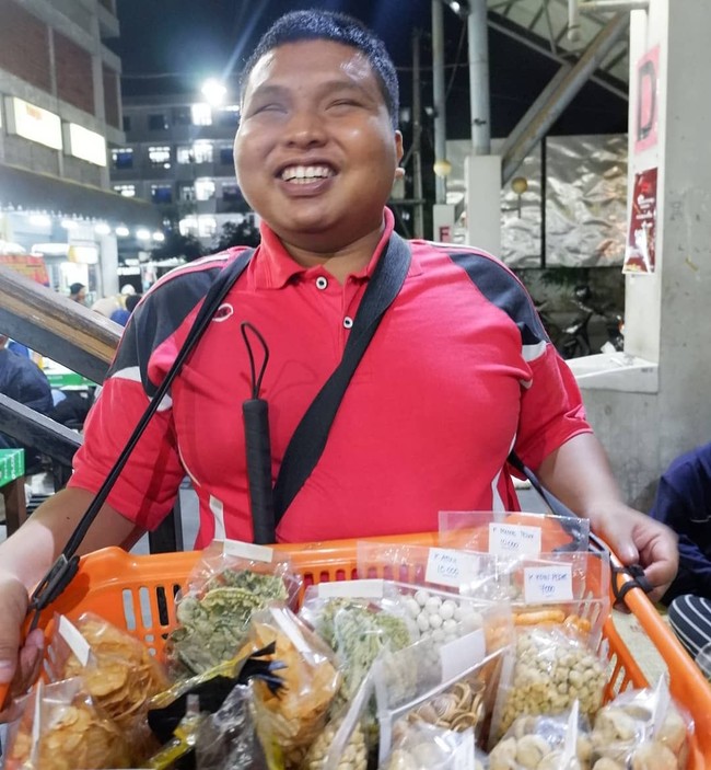 Bikin Haru! Ini 5 Kisah Para Difabel yang Tetap Semangat Berjualan Makanan