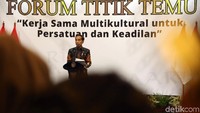 Presiden Joko Widodo memberikan sambutan saat membuka acara Forum Titik Temu di Jakarta.