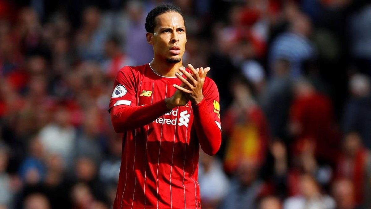 Steven Gerrard mendukung Virgil Van Dijk memenangi Ballon dOr 2019. Foto: Phil Noble/Reuters