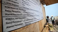 Proyek tanggul laut itu menggunakan biaya Rp 9 miliar tahun anggaran 2019.