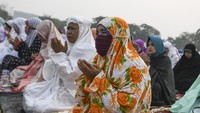 Salat Istisqa ini dilakukan untuk meminta hujan. ANTARA FOTO/Hafidz Mubarak A.