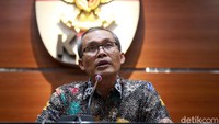Uang itu diduga merupakan commitment fee atas pengurusan hibah yang diajukan pihak KONI kepada Kemenpora pada 2018.