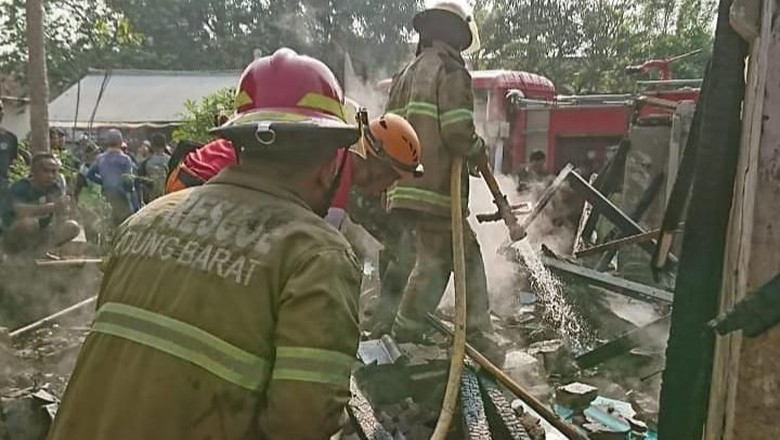 Pom Mini Meledak di Bandung Barat, 1 Rumah Ludes Terbakar Pom Mini Meledak di Bandung Barat, 1 Rumah Ludes Terbakar