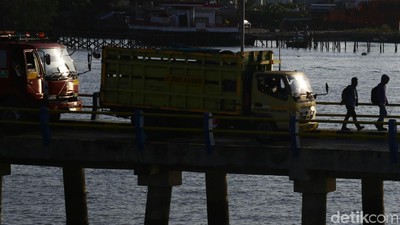 Geliat Aktivitas Pelabuhan Ferry Karianggau - Penajam