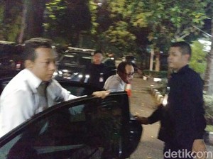 Imam Nahrawi Tersangka, Menaker Hanif Dhakiri Merapat ke Rumah Dinas Menpora